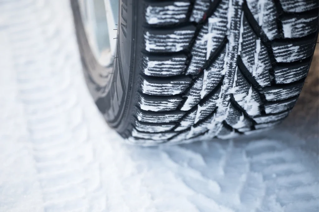 tire-snow-car-checks