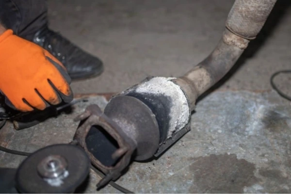 Catalytic-Converter-Cleaning-process-showing-carbon-buildup-removal