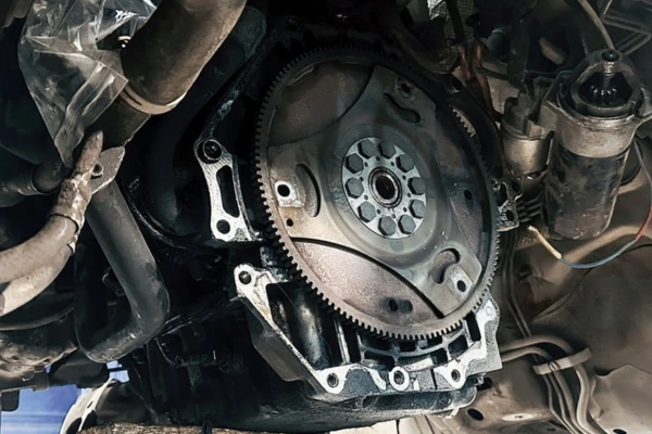 Dual-mass-flywheel-assembly-linked-to-Dual-Mass-Flywheel-Noise