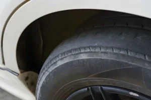 uneven-tyre-wear-on-outer-edge-of-car-tyre