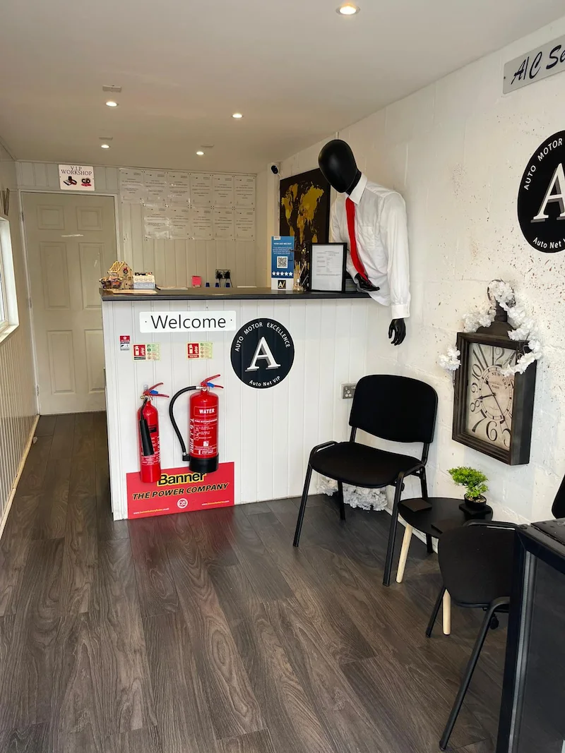 autonet-vip-garage-reception-and-customer-waiting-area-in-harlow