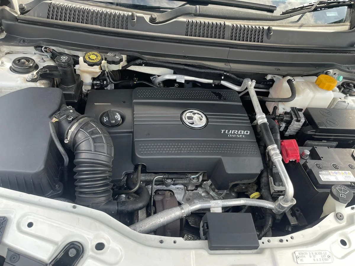 vauxhall-turbo-diesel-engine-bay-inspection-at-autonet-vip-harlow
